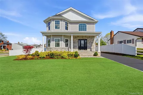 39 Jomarr Ct, Massapequa, NY 11758