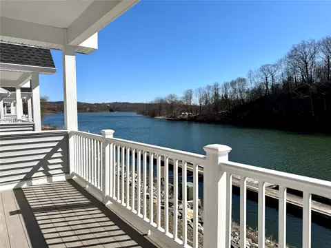 32 Marina Dr, Catskill, NY 12414