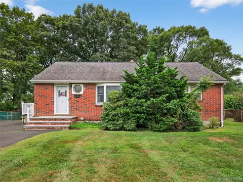 24 Mackey Ct, West Haverstraw, NY 10993