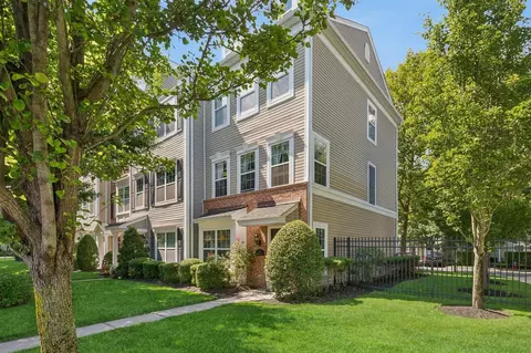 29 Stahlman Ln #29, Patchogue, NY 11772