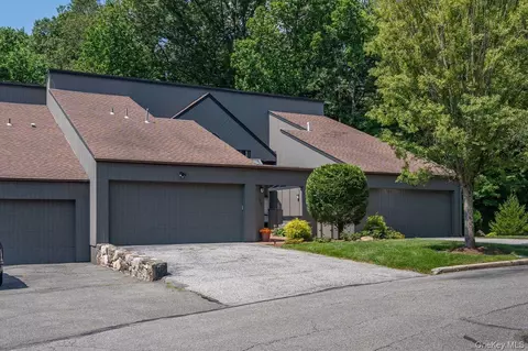 408 Pine Grove Ln, Greenburgh, NY 10530