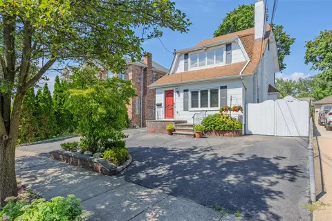 39 Nassau Rd, North Hempstead, NY 11021