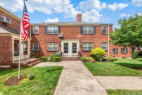 211-08 69th Ave #1A, Oakland Gardens, NY 11364
