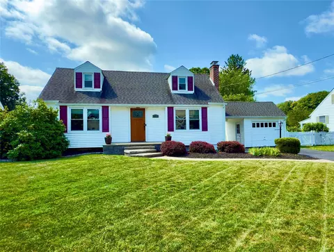 16 Caywood Pl, Hyde Park, NY 12538