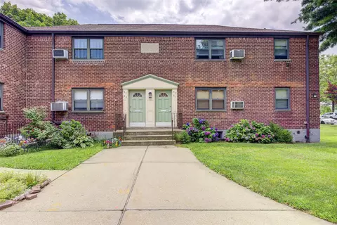 57-55 244 St #7F, Douglaston, NY 11362