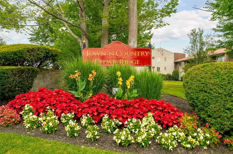 186 Country Club Ln, Pomona, NY 10970