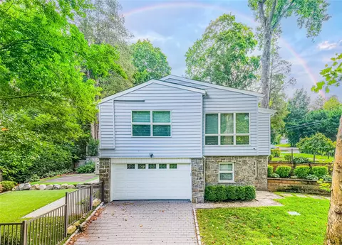 10 Briarfield Dr, North Hempstead, NY 11020