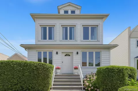 210 Buttrick Ave, New York, NY 10465