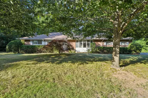 22 Reynolds Rd, Glen Cove, NY 11542