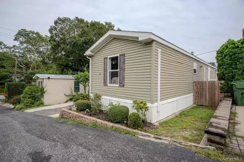 1795 Osborn Ave #54, Riverhead, NY 11901