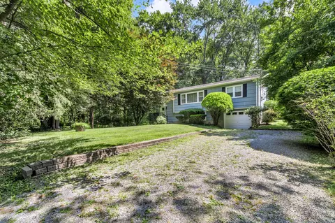 14 Griffen Rd, Southeast, NY 10509