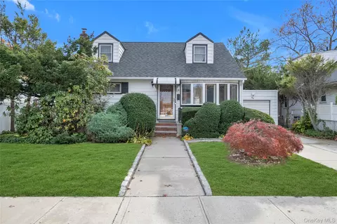 34 Heath Pl, Hempstead, NY 11550
