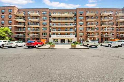 1376 Midland Ave #106, Bronxville, NY 10708