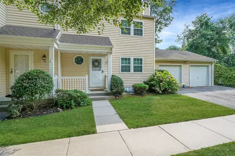 13 Hancock Cmns, Yaphank, NY 11980