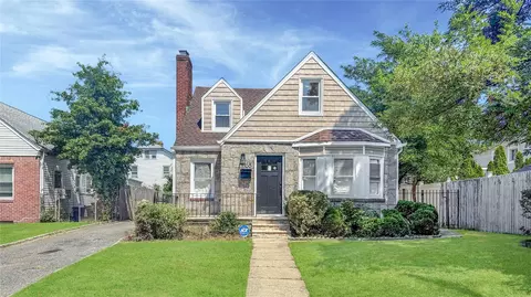 66 Pierson Ave, Hempstead, NY 11550