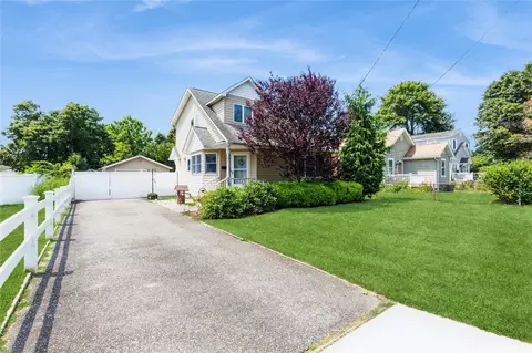 160 Washington Ave, Patchogue, NY 11772