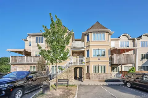 5 Rose Garden Way #302, Ramapo, NY 10952