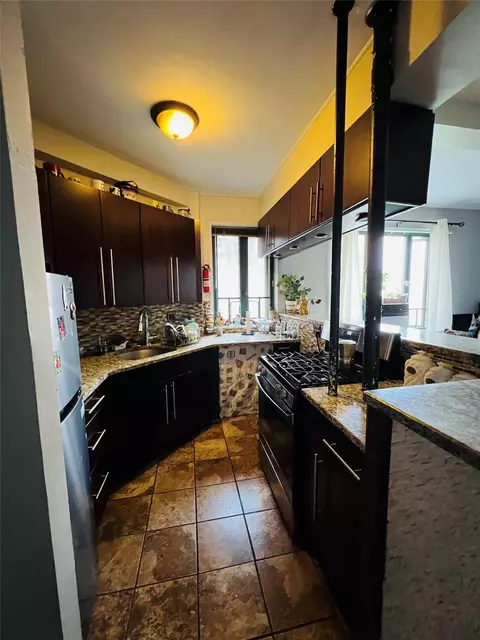 89 Metropolitan Oval #7B, New York, NY 10462