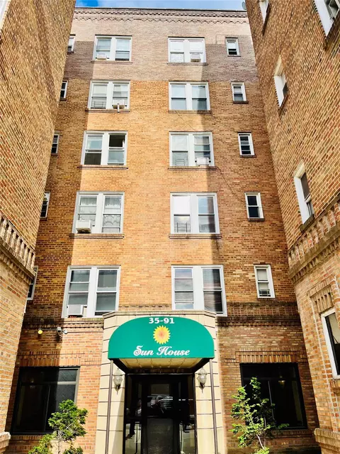 35-91 161 St #2B, Flushing, NY 11358