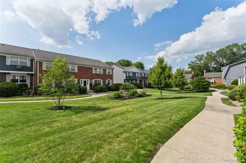 109 Doxbury Ln, Ramapo, NY 10901