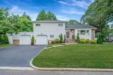 503 Thorn St, North Babylon, NY 11703