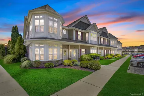 206 Egrets Lndg, Carmel, NY 10512