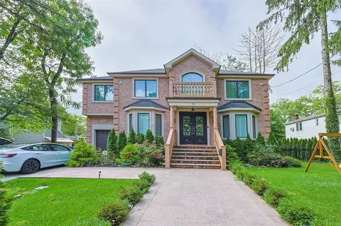 90 Baker Hill Rd, North Hempstead, NY 11023