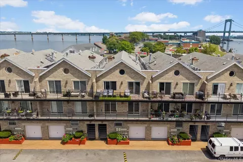 10 Pennyfield Ave #8B, New York, NY 10465