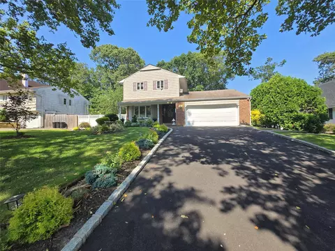 40 Boxwood Dr, Kings Park, NY 11754