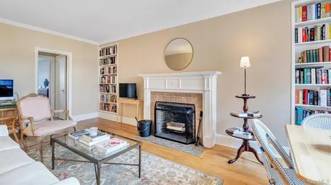 8 Barstow Rd #7H, North Hempstead, NY 11021