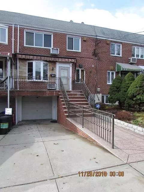 61-56 70th St, New York, NY 11379