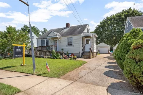 9 Revere Ave, Bethpage, NY 11714