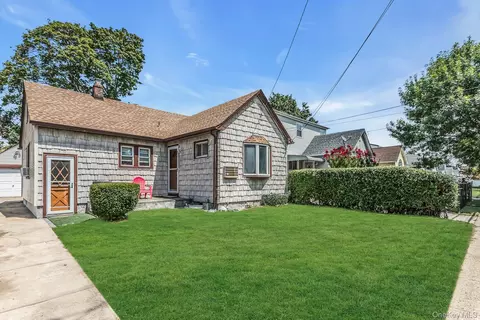 721 N William St, Baldwin, NY 11510