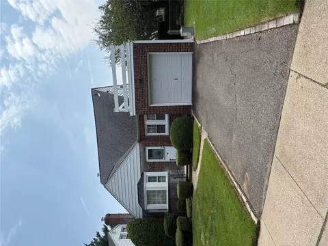 38 Surrey Rd, North Hempstead, NY 11040