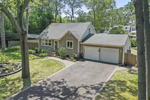 12 Lafayette Ave, Mastic, NY 11950