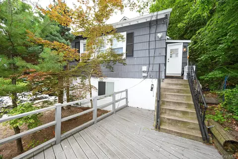 17 Hammond Rd, Glen Cove, NY 11542