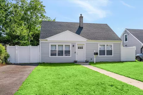 233 Fire Island Ave, Babylon, NY 11702