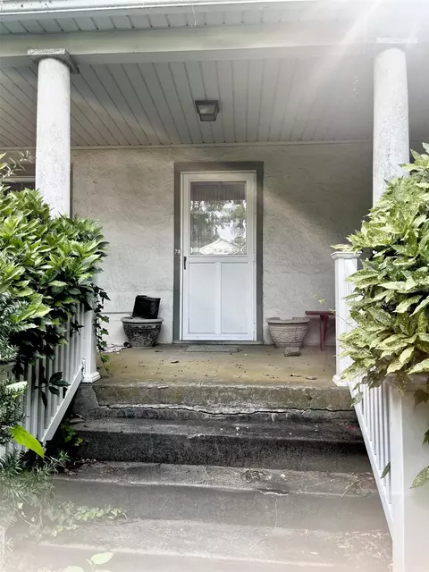 17 Mechanic St, Glen Cove, NY 11542