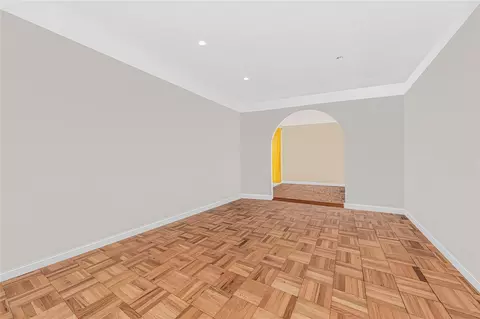 Living - 4101 Paulding Ave, New York, NY 10466 photo 4 of 4