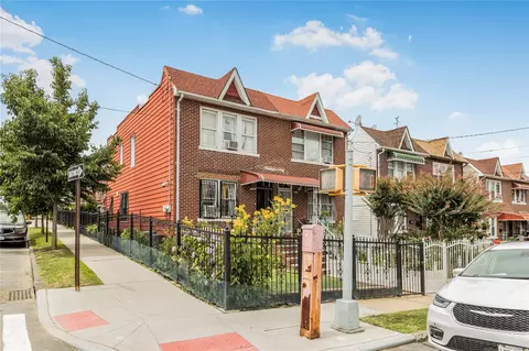 Exterior - 4101 Paulding Ave, New York, NY 10466 photo 3 of 9