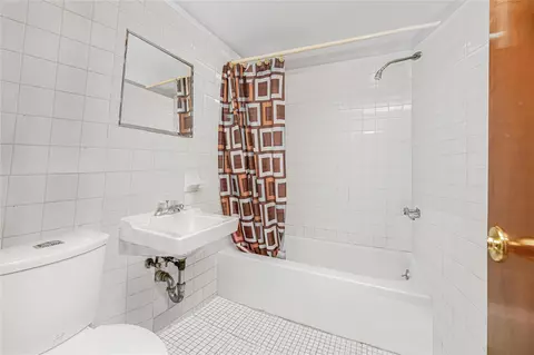 Bath - 4101 Paulding Ave, New York, NY 10466 photo 5 of 6