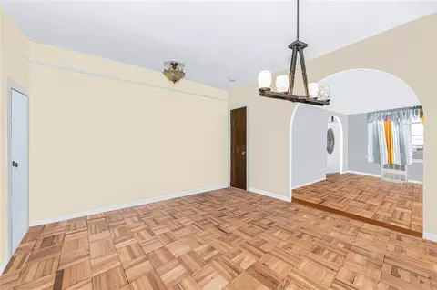 Living - 4101 Paulding Ave, New York, NY 10466 photo 2 of 4