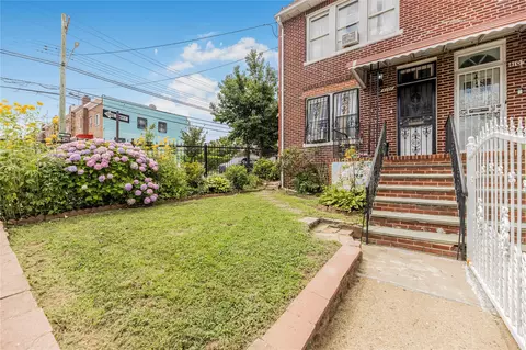 Exterior - 4101 Paulding Ave, New York, NY 10466 photo 4 of 9