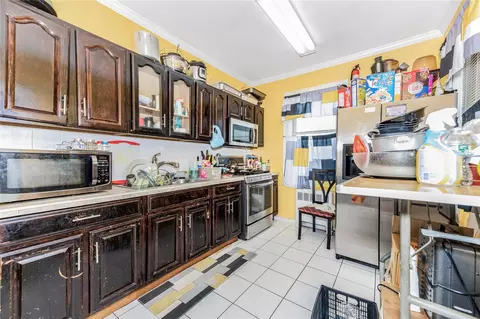 Kitchen - 4101 Paulding Ave, New York, NY 10466 photo 1 of 2