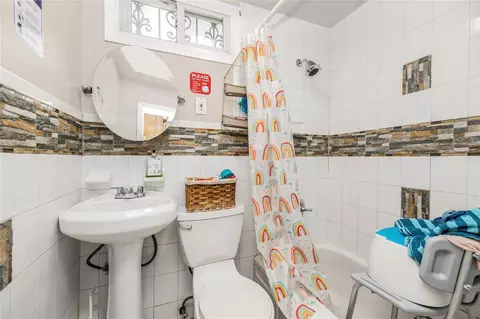 Bath - 4101 Paulding Ave, New York, NY 10466 photo 3 of 6