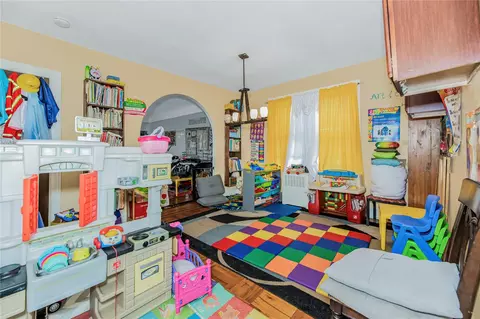 Entry Way - 4101 Paulding Ave, New York, NY 10466 photo 1 of 1