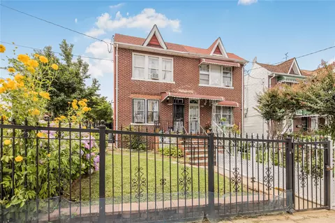 Exterior - 4101 Paulding Ave, New York, NY 10466 photo 2 of 9