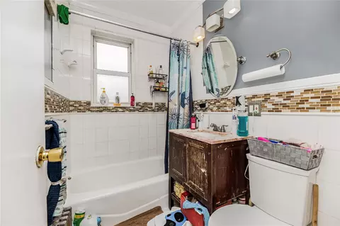 Bath - 4101 Paulding Ave, New York, NY 10466 photo 1 of 6