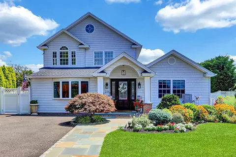 226 Biltmore Blvd, Massapequa, NY 11758