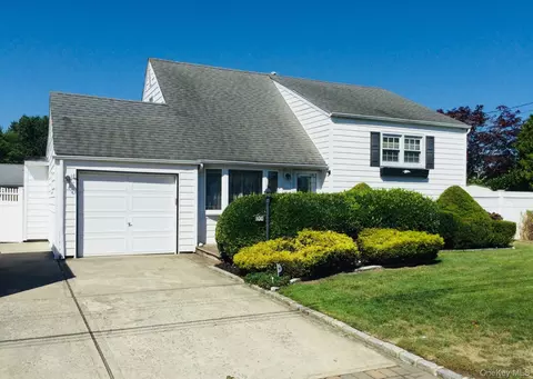 100 Jefferson Ave, Islip Terrace, NY 11752